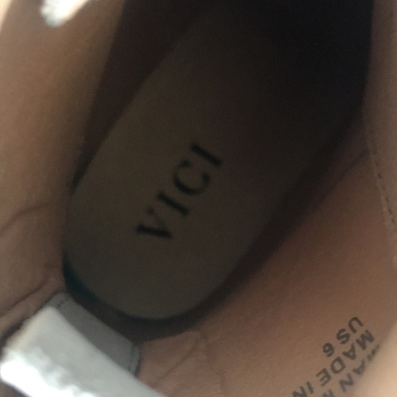 NWOT VICI light gray faux suede cream sherpa lug sole lace up ankle booties Sz 6 - Picture 8 of 13